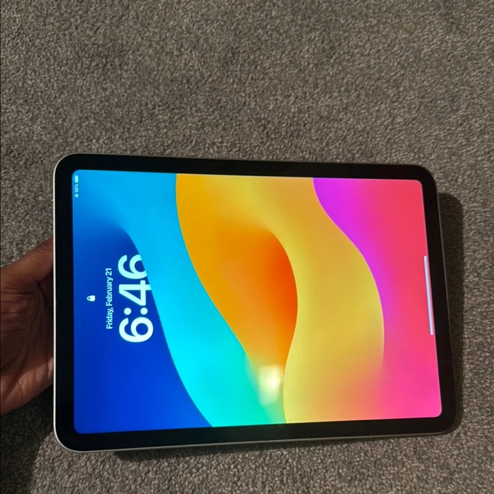 COPY - Apple Silver Ipad 10th gen